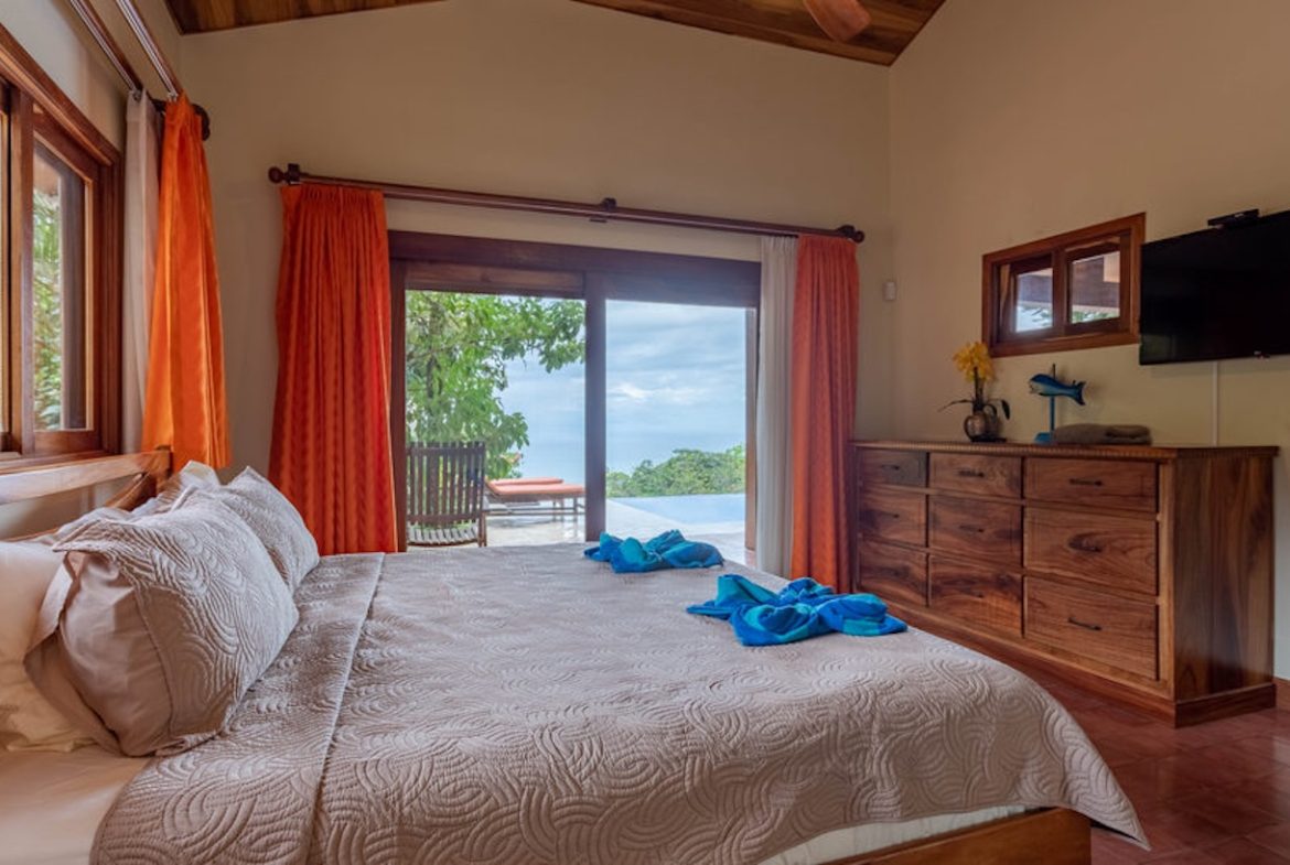 JUNGLE PROPERTY WITH FIVE BEDROOM AND OCEAN VIEWS, IN ESCALERAS – 0.84 ACRES