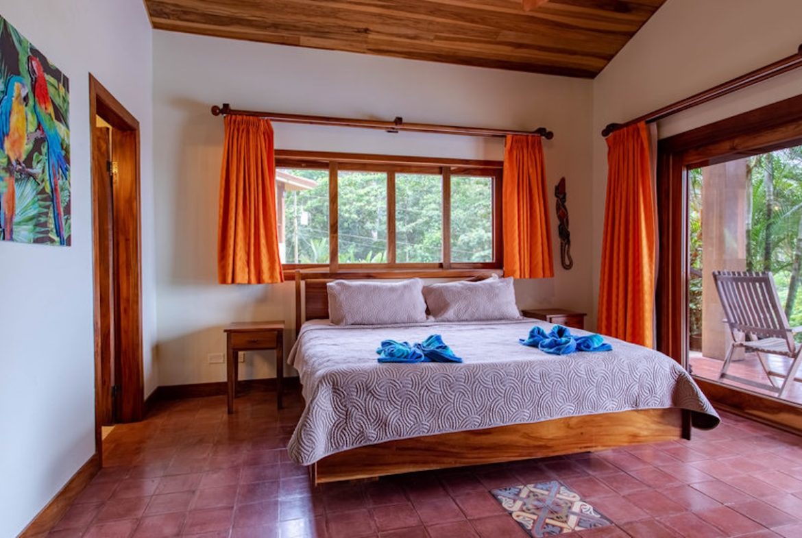 JUNGLE PROPERTY WITH FIVE BEDROOM AND OCEAN VIEWS, IN ESCALERAS – 0.84 ACRES