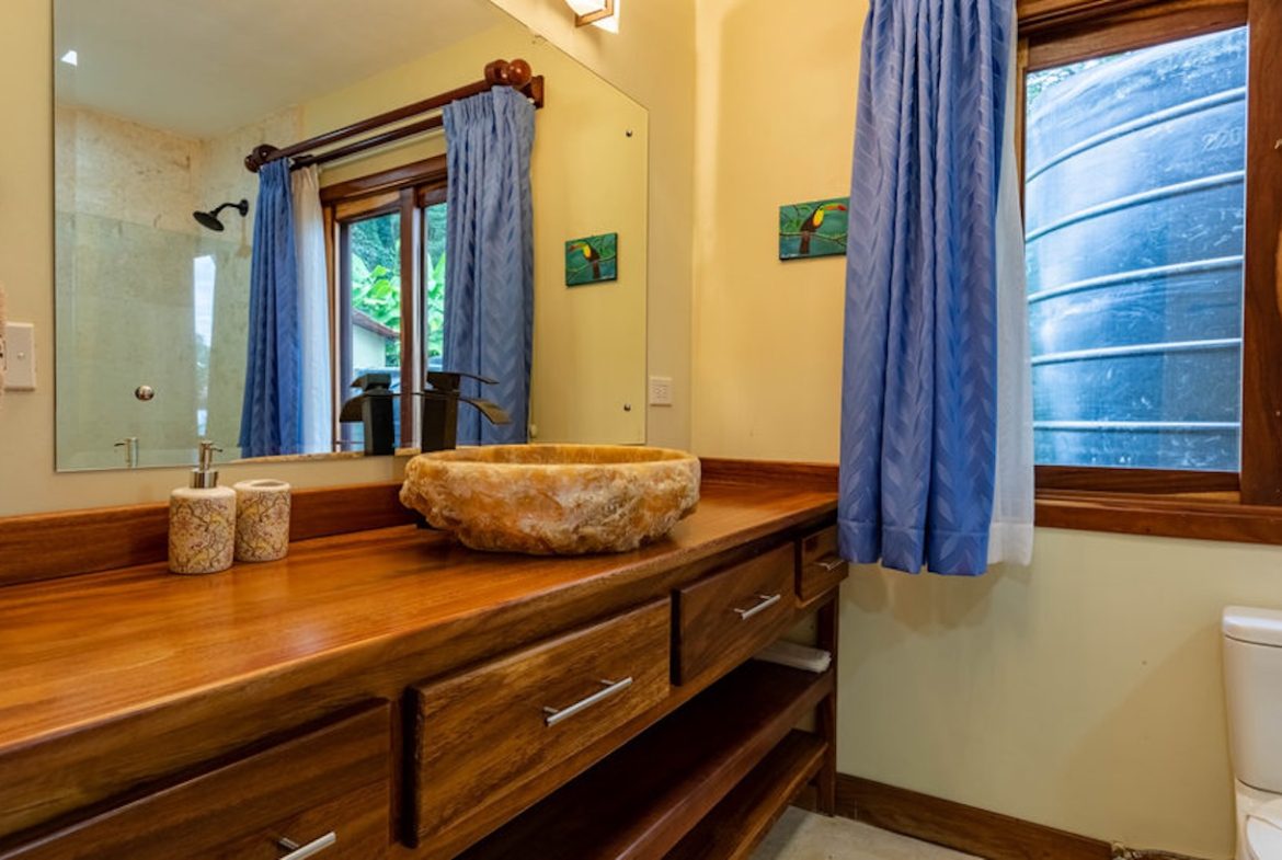 JUNGLE PROPERTY WITH FIVE BEDROOM AND OCEAN VIEWS, IN ESCALERAS – 0.84 ACRES