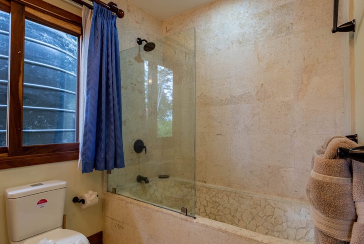 JUNGLE PROPERTY WITH FIVE BEDROOM AND OCEAN VIEWS, IN ESCALERAS – 0.84 ACRES