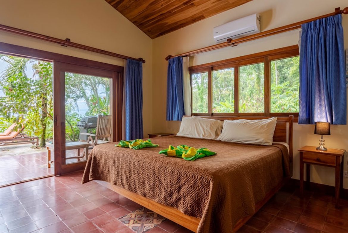 JUNGLE PROPERTY WITH FIVE BEDROOM AND OCEAN VIEWS, IN ESCALERAS – 0.84 ACRES