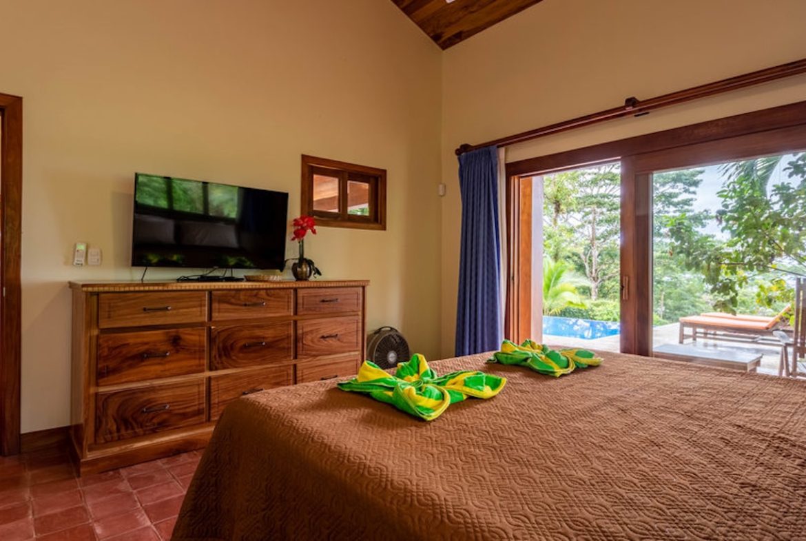 JUNGLE PROPERTY WITH FIVE BEDROOM AND OCEAN VIEWS, IN ESCALERAS – 0.84 ACRES
