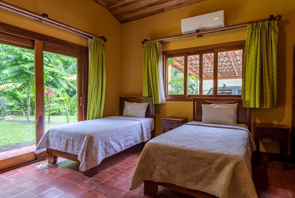 JUNGLE PROPERTY WITH FIVE BEDROOM AND OCEAN VIEWS, IN ESCALERAS – 0.84 ACRES