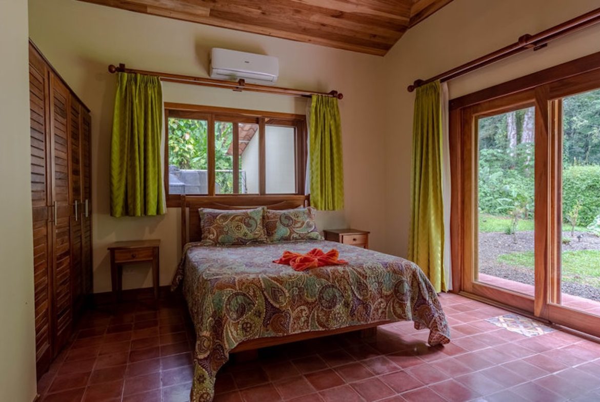 JUNGLE PROPERTY WITH FIVE BEDROOM AND OCEAN VIEWS, IN ESCALERAS – 0.84 ACRES