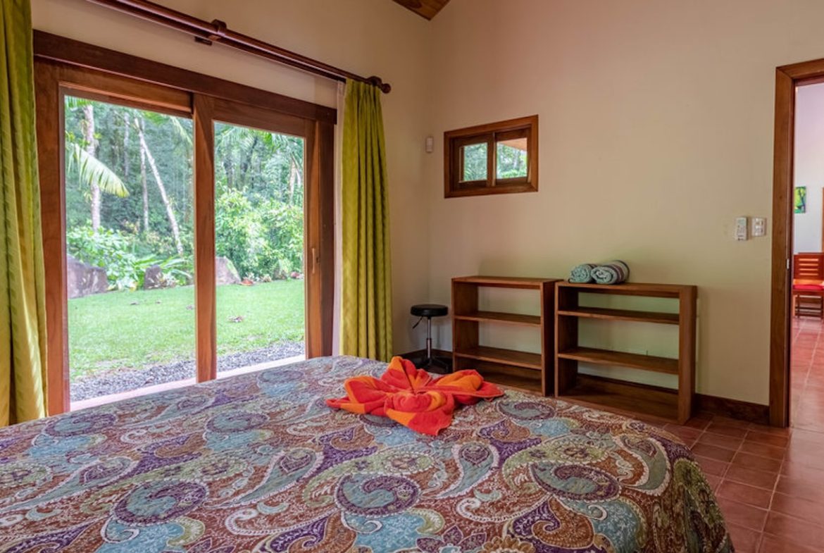 JUNGLE PROPERTY WITH FIVE BEDROOM AND OCEAN VIEWS, IN ESCALERAS – 0.84 ACRES