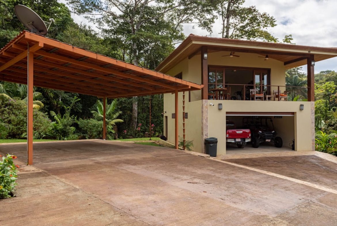 JUNGLE PROPERTY WITH FIVE BEDROOM AND OCEAN VIEWS, IN ESCALERAS – 0.84 ACRES