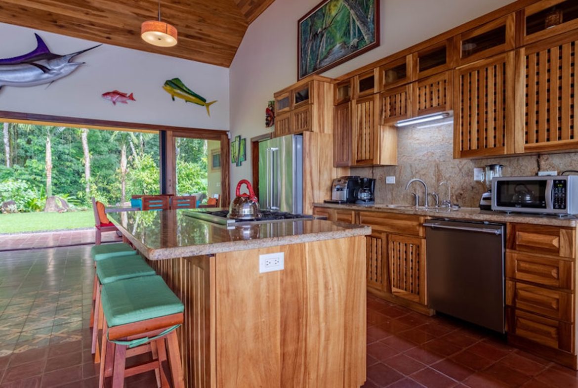 JUNGLE PROPERTY WITH FIVE BEDROOM AND OCEAN VIEWS, IN ESCALERAS – 0.84 ACRES