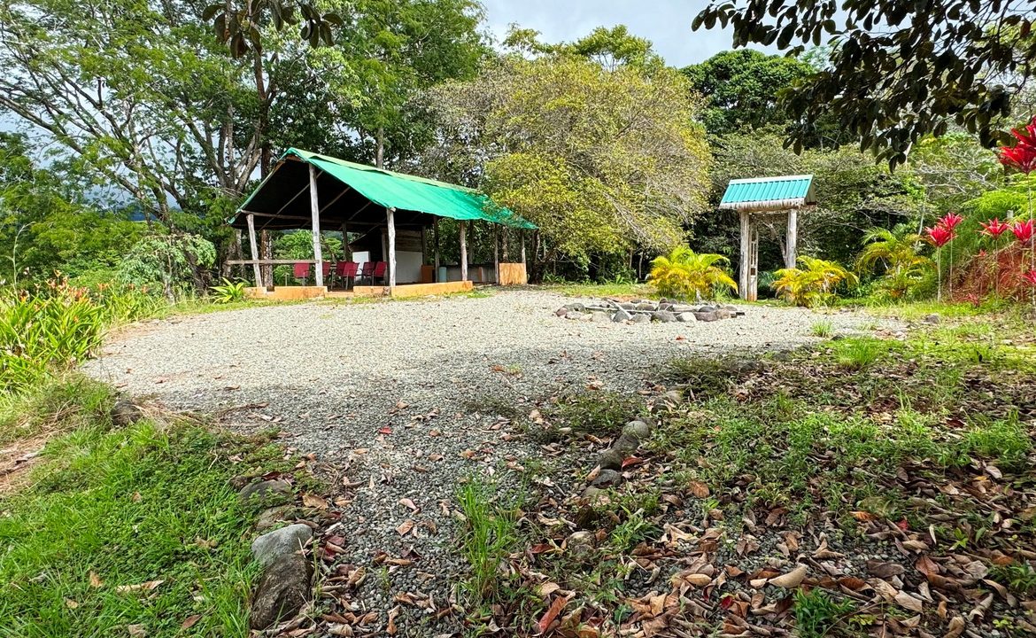 HOTEL PROPERTY WITH TWELVE BEDROOM AND OCEAN VIEWS, IN LA COLONIA – 1.5 ACRES