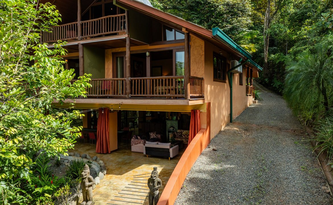 HOTEL PROPERTY WITH TWELVE BEDROOM AND OCEAN VIEWS, IN LA COLONIA – 1.5 ACRES