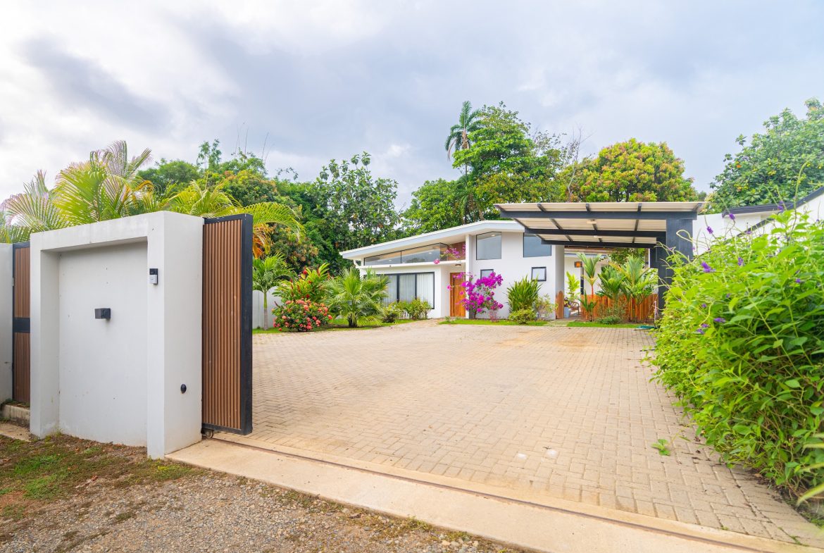 CASA COLA DE BALLENA PROPERTY WITH THREE BEDROOM A LITTLE STEPS OF THE BEACH, IN BAHIA BALLENA – 0.16 ACRES, Uvita, Costa Rica — photo 3