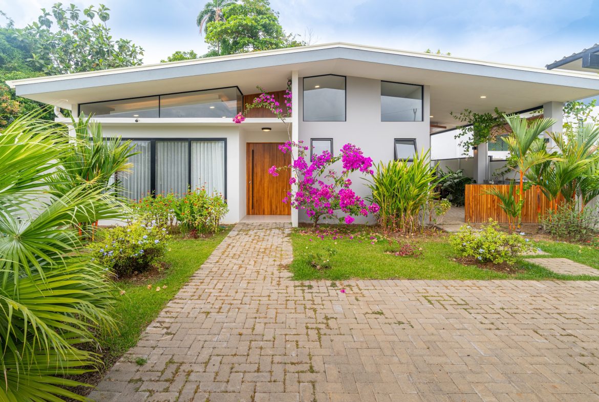 CASA COLA DE BALLENA PROPERTY WITH THREE BEDROOM A LITTLE STEPS OF THE BEACH, IN BAHIA BALLENA – 0.16 ACRES, Uvita, Costa Rica — photo 4
