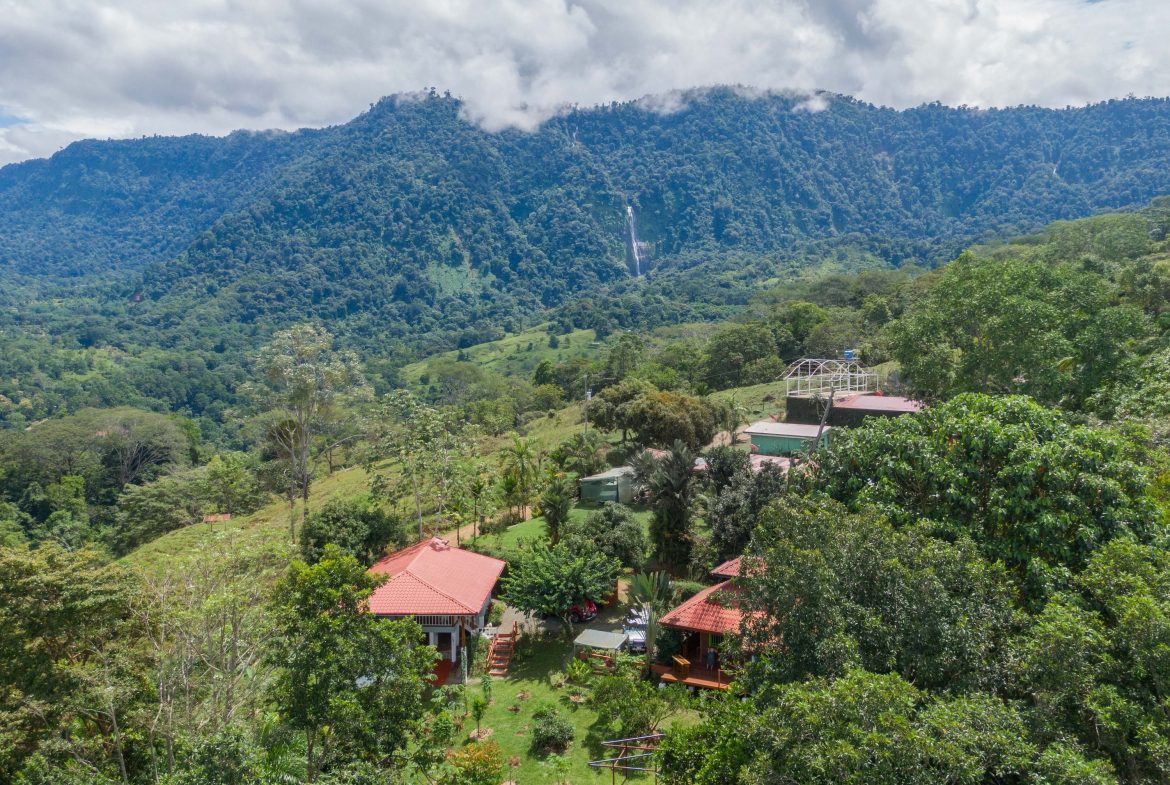 HOUSE WITH STUDIO AND VIEW OF THE DIAMANTE WATERFALL IN SAN SALVADOR – 1.25 ACRES, Uvita, Costa Rica — photo 2