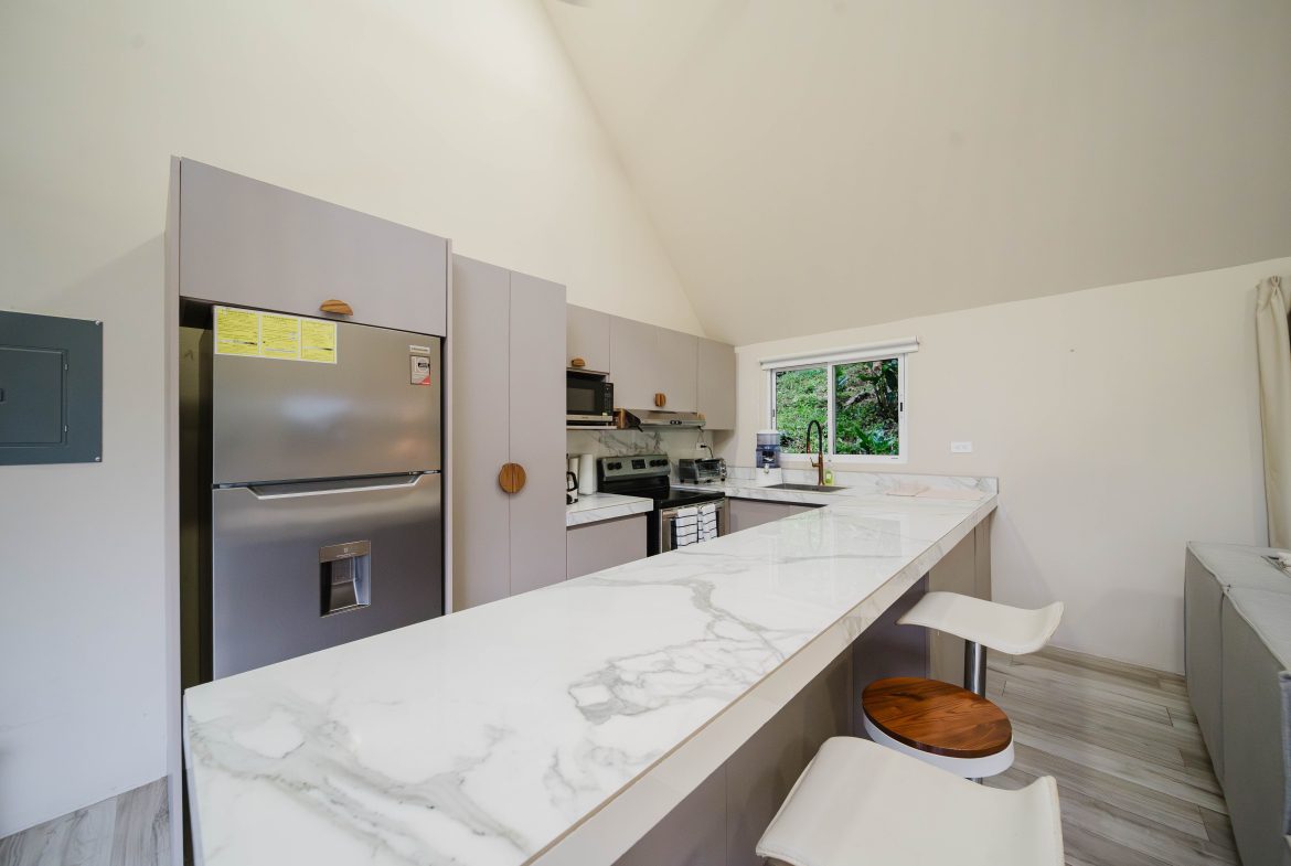 CASA BERATNA PROPERTY WITH TWO BEDROOMS, IN MANUEL ANTONIO – 0.24 ACRES