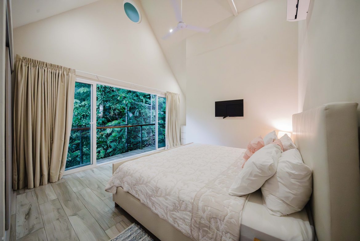 CASA BERATNA PROPERTY WITH TWO BEDROOMS, IN MANUEL ANTONIO – 0.24 ACRES