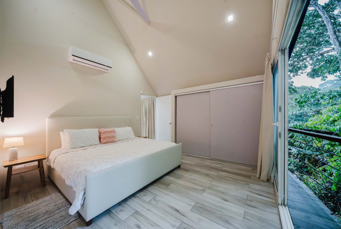 CASA BERATNA PROPERTY WITH TWO BEDROOMS, IN MANUEL ANTONIO – 0.24 ACRES