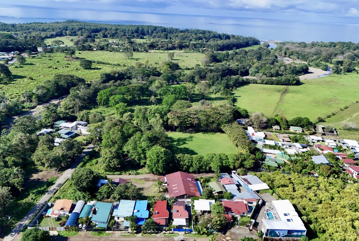 PROPERTY WITH TWO BEDROOM, NEAR TO EVERYTHING, IN UVITA – 0.095 ACRES, Uvita, Costa Rica — photo 1