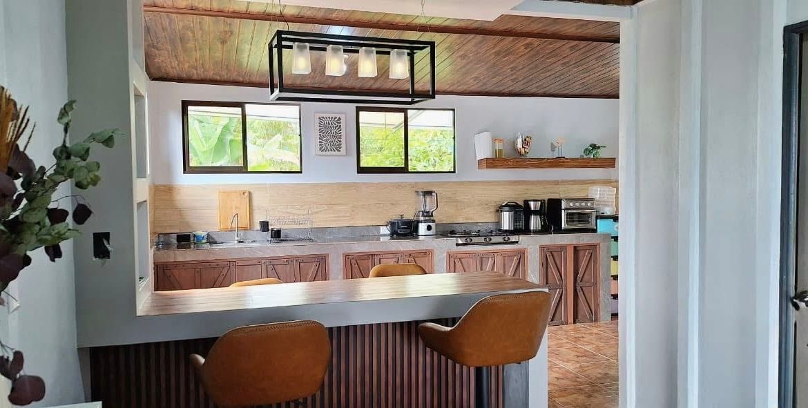 AFFORDABLE AND BEAUTIFUL CHIRRIPO VIEW 2-BEDROOM HOME IN MIRAVALLES ON 0.15 ACRES, Uvita, Costa Rica — photo 3