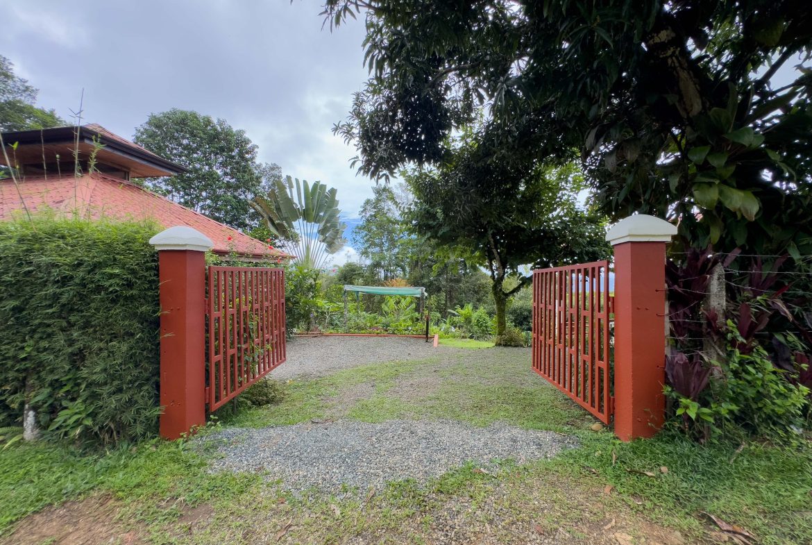 HOUSE WITH STUDIO AND VIEW OF THE DIAMANTE WATERFALL IN SAN SALVADOR – 1.25 ACRES, Uvita, Costa Rica — photo 5