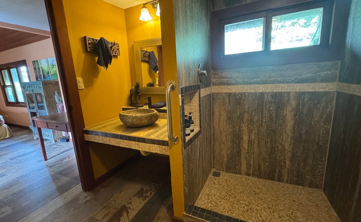 HOTEL PROPERTY WITH TWELVE BEDROOM AND OCEAN VIEWS, IN LA COLONIA – 1.5 ACRES