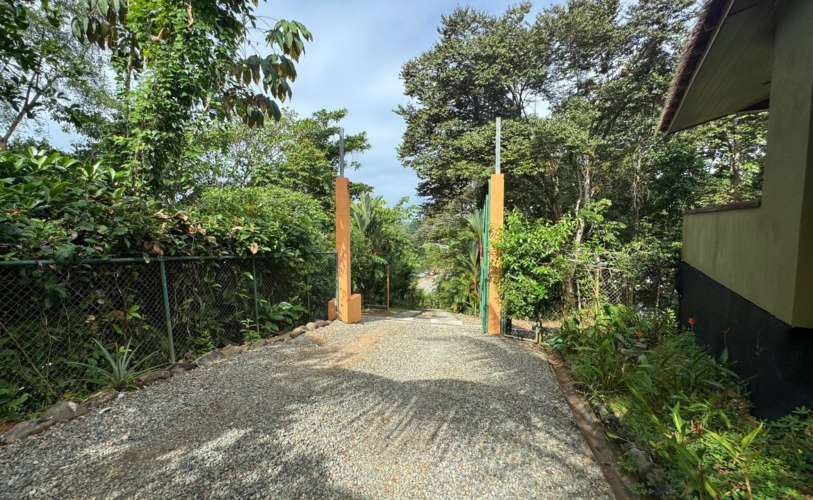 HOTEL PROPERTY WITH TWELVE BEDROOM AND OCEAN VIEWS, IN LA COLONIA – 1.5 ACRES