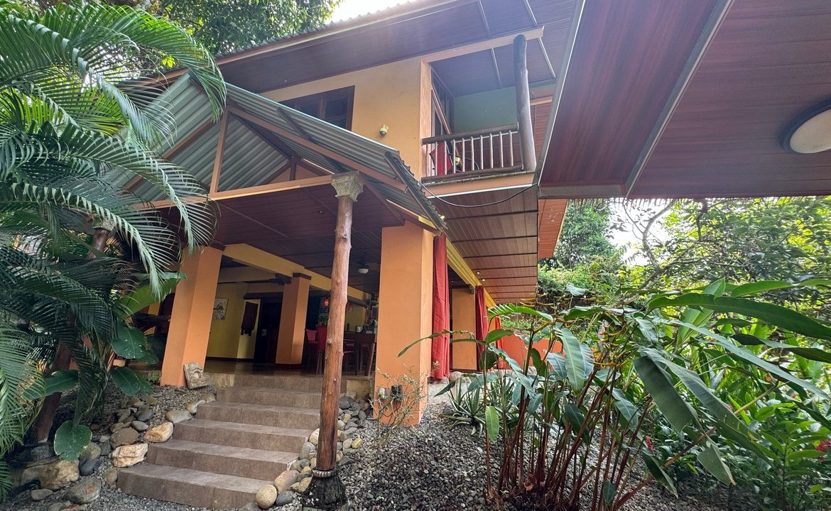 HOTEL PROPERTY WITH TWELVE BEDROOM AND OCEAN VIEWS, IN LA COLONIA – 1.5 ACRES
