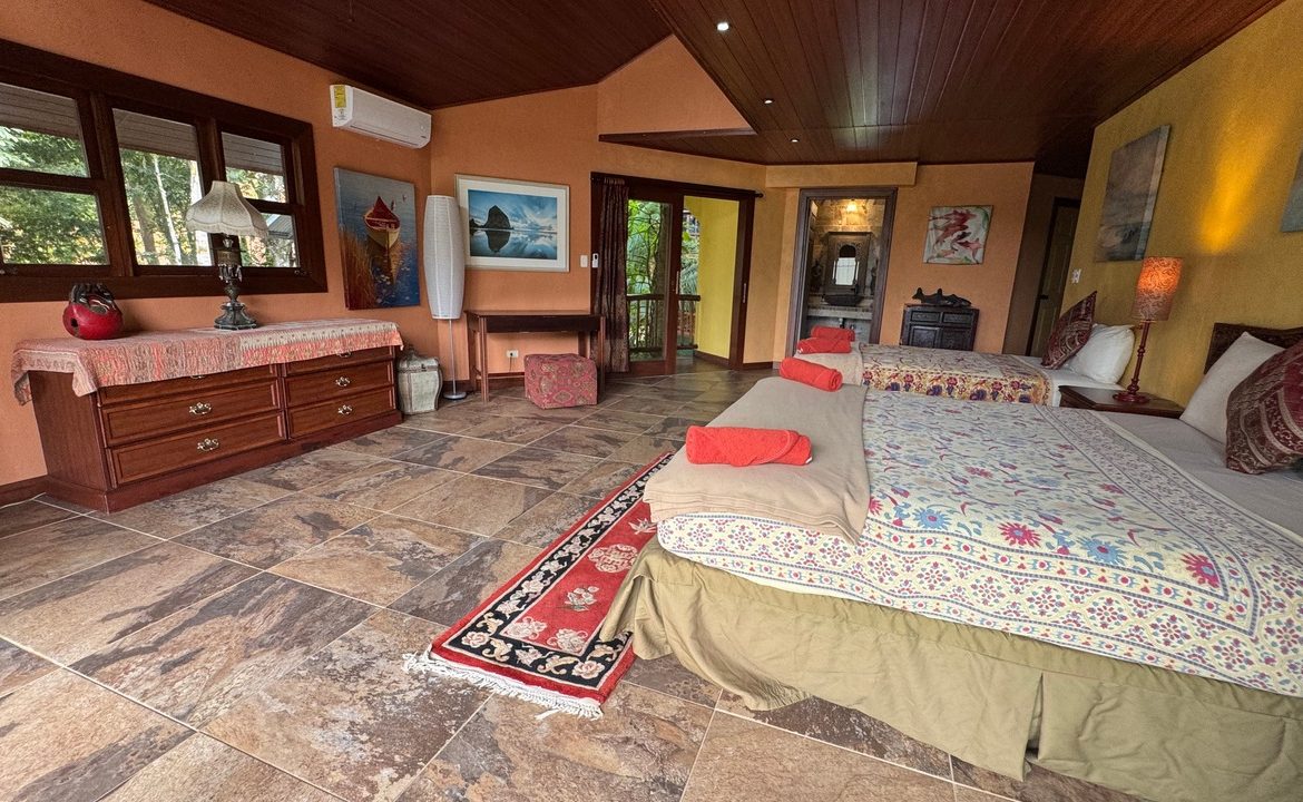 HOTEL PROPERTY WITH TWELVE BEDROOM AND OCEAN VIEWS, IN LA COLONIA – 1.5 ACRES