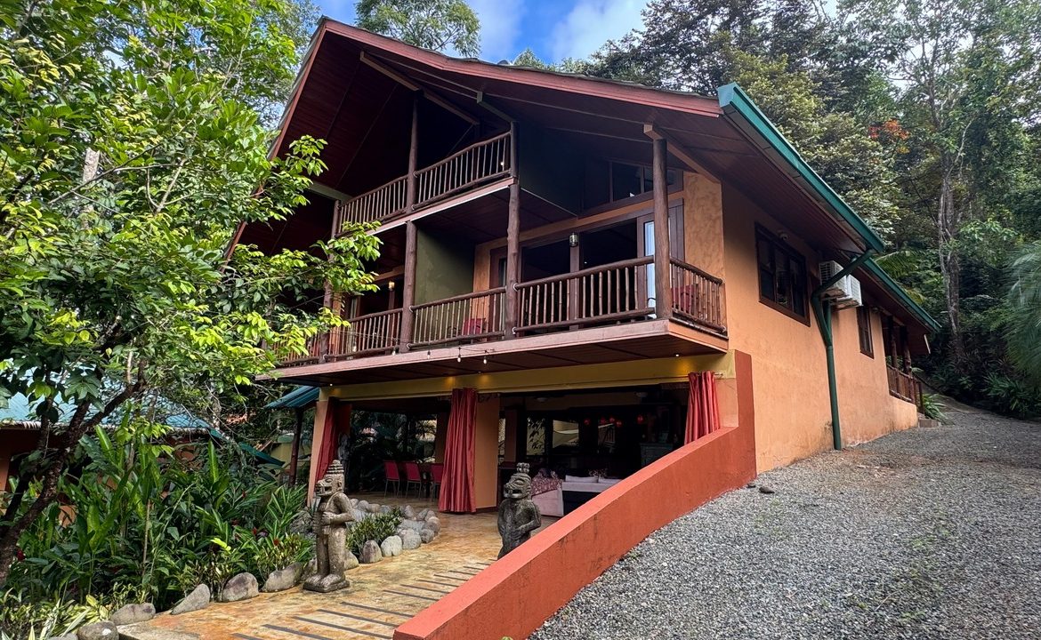 HOTEL PROPERTY WITH TWELVE BEDROOM AND OCEAN VIEWS, IN LA COLONIA – 1.5 ACRES