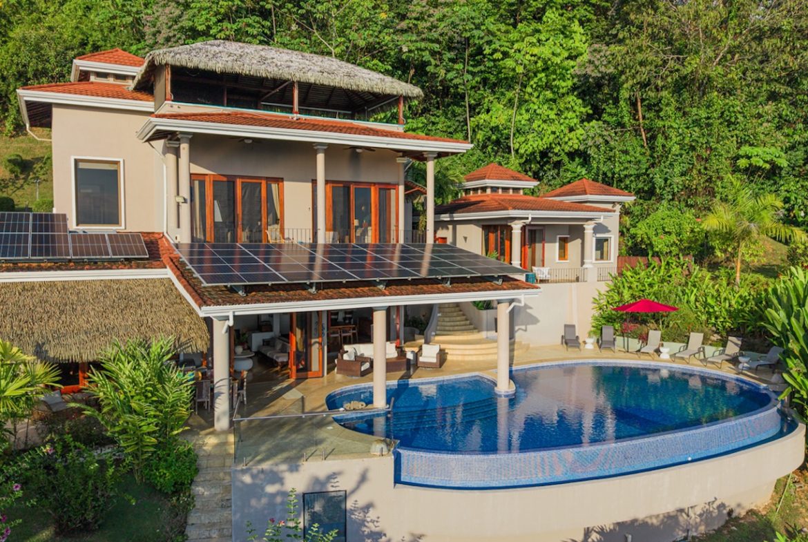 LUXURY PROPERTY WITH FOUR BEDROOM AND OCEAN FRONT VIEWS, IN SAN MARTIN – 1.52 ACRES