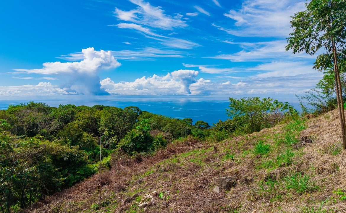 BUILDING PROPERTY WITH OCEAN VIEWS FRONT, IN ESCALERAS – 0.84 ACRES