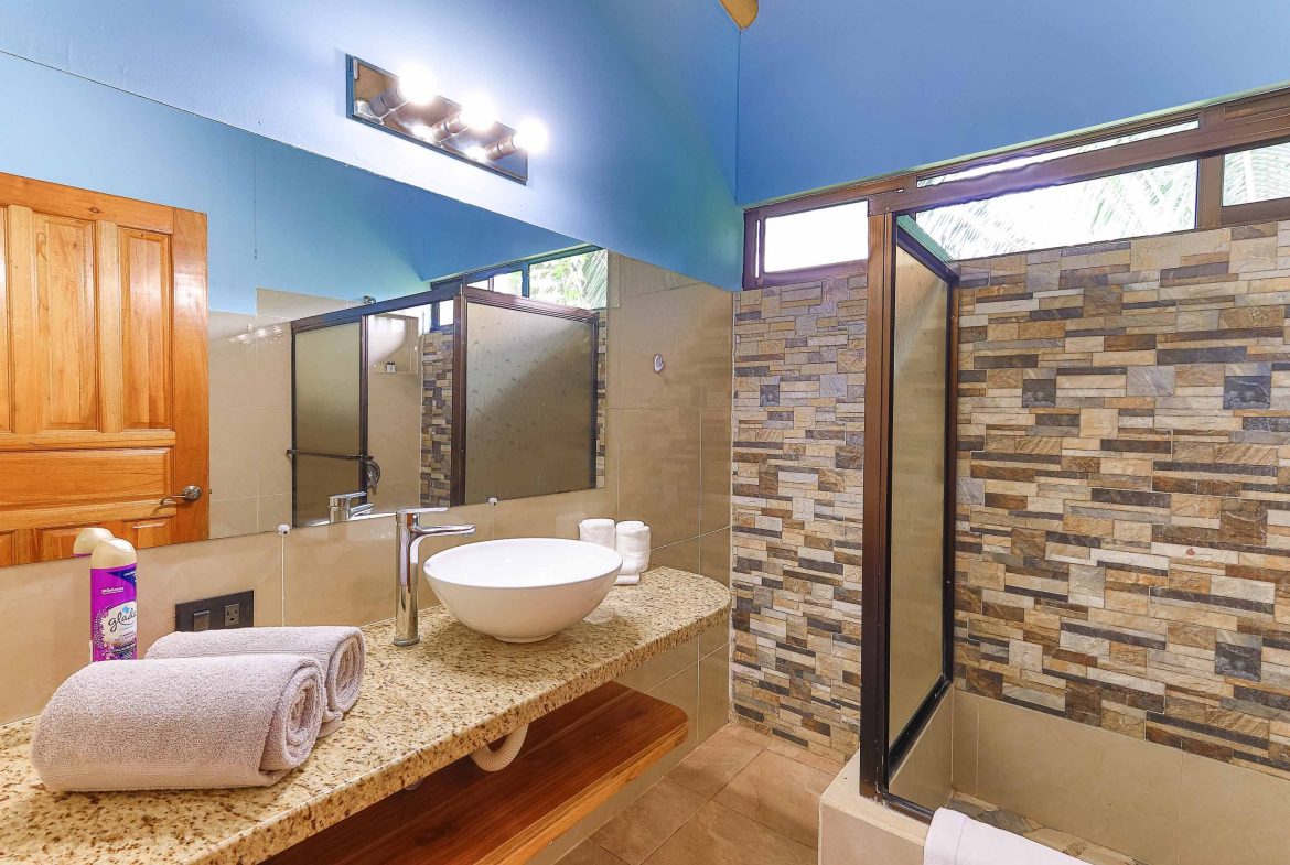 CASA CAYENA PROPERTY WITH THREE BEDROOM IN A GATED COMMUNITY, IN QUEPOS – 1.23 ACRES