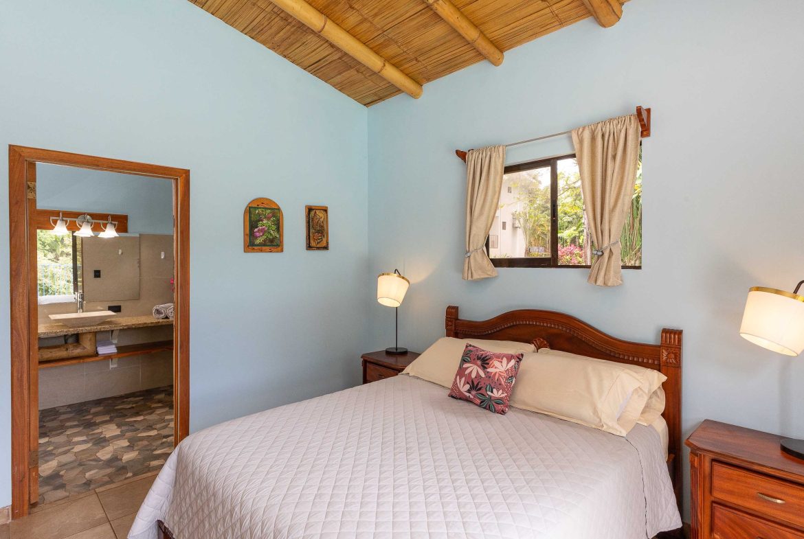 CASA CAYENA PROPERTY WITH THREE BEDROOM IN A GATED COMMUNITY, IN QUEPOS – 1.23 ACRES