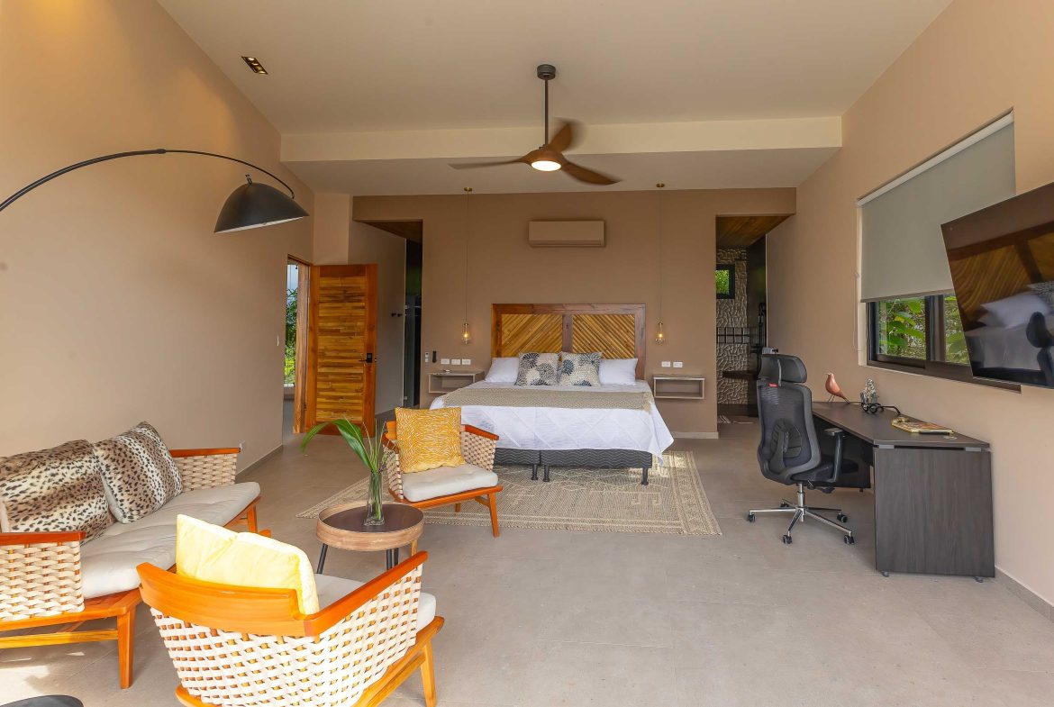 LUXURY VILLA PROPERTY WITH FIVE BEDROOM IN A GATED COMMUNITY, NEAR TO THE MARINA IN QUEPOS – 2.22 ACRES