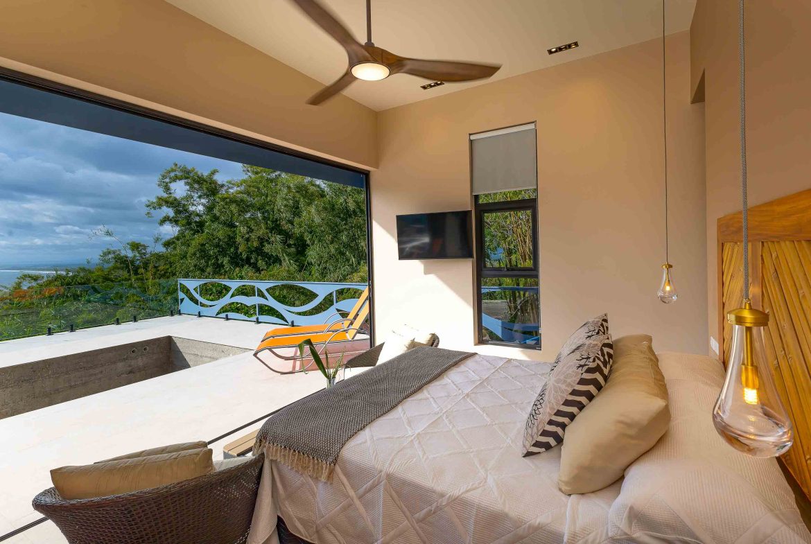 LUXURY VILLA PROPERTY WITH FIVE BEDROOM IN A GATED COMMUNITY, NEAR TO THE MARINA IN QUEPOS – 2.22 ACRES