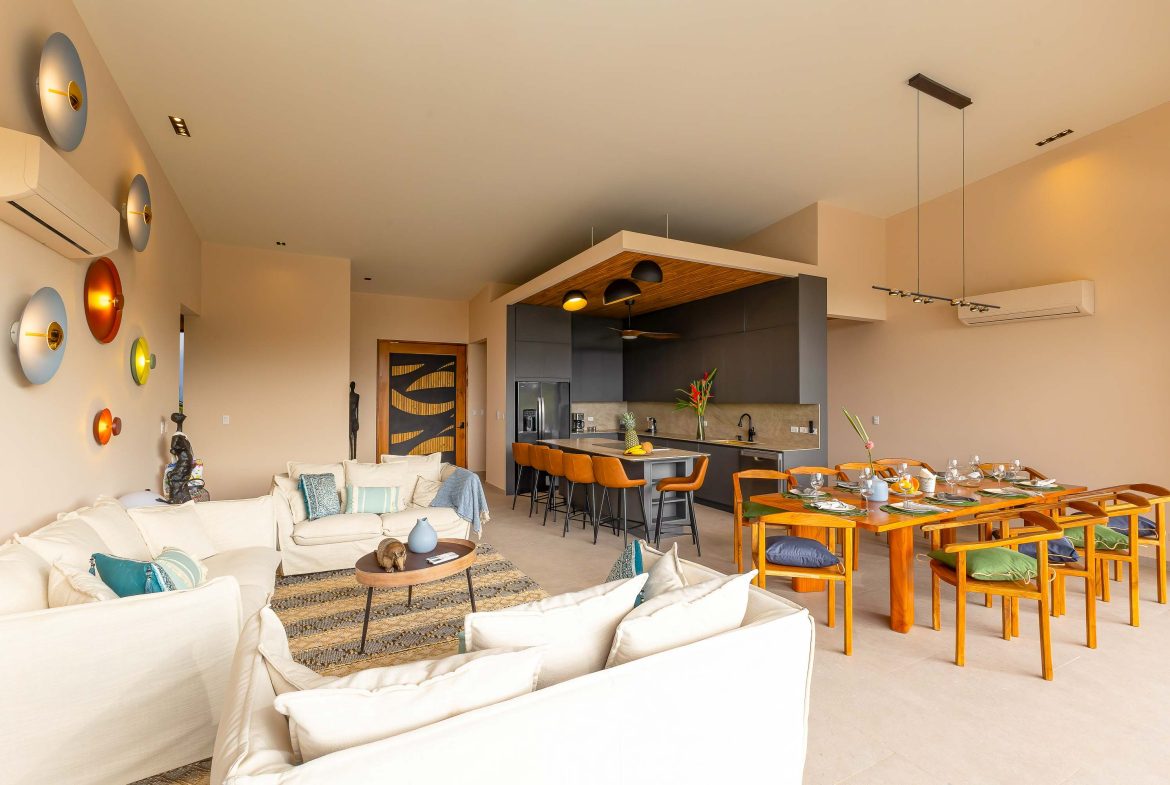 LUXURY VILLA PROPERTY WITH FIVE BEDROOM IN A GATED COMMUNITY, NEAR TO THE MARINA IN QUEPOS – 2.22 ACRES
