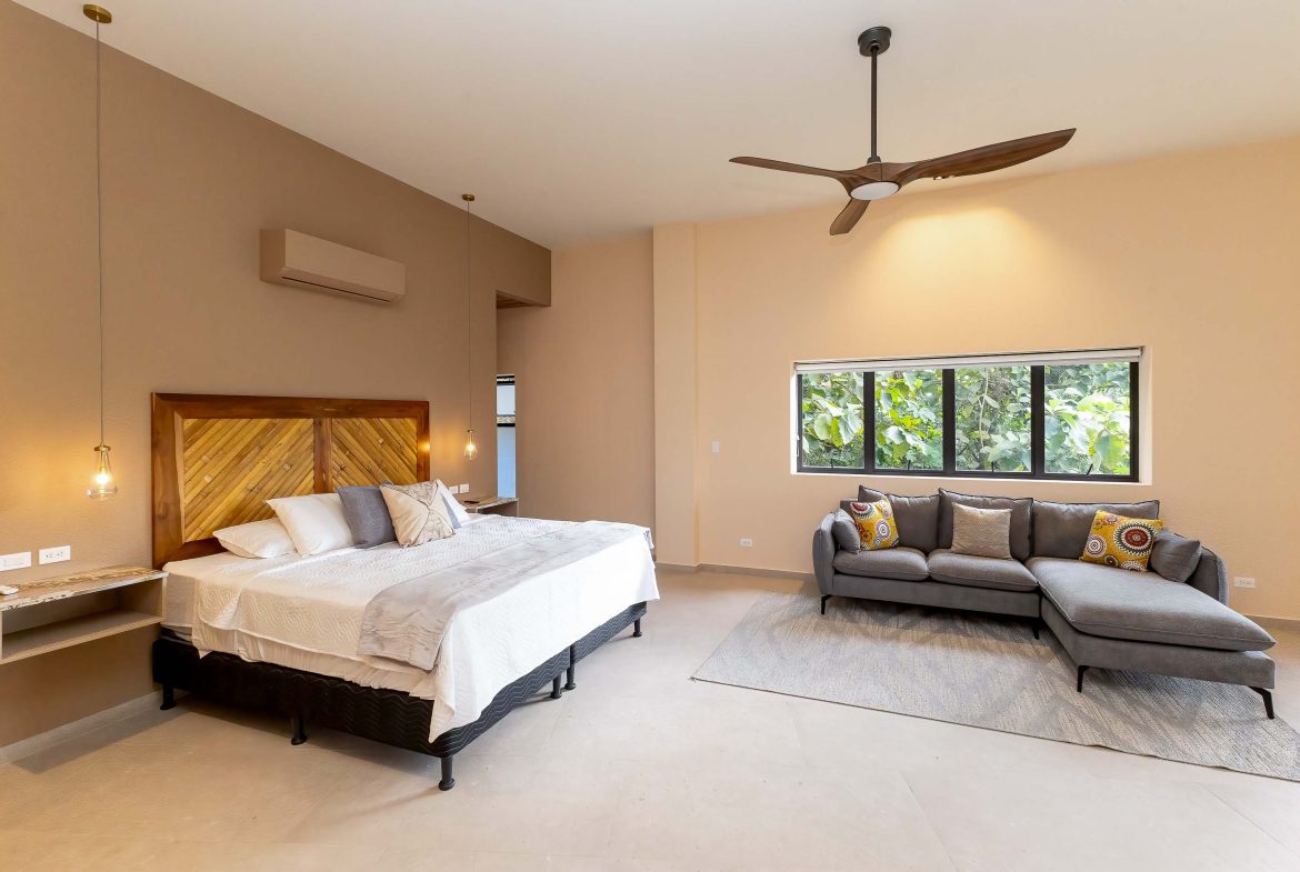LUXURY VILLA PROPERTY WITH FIVE BEDROOM IN A GATED COMMUNITY, NEAR TO THE MARINA IN QUEPOS – 2.22 ACRES