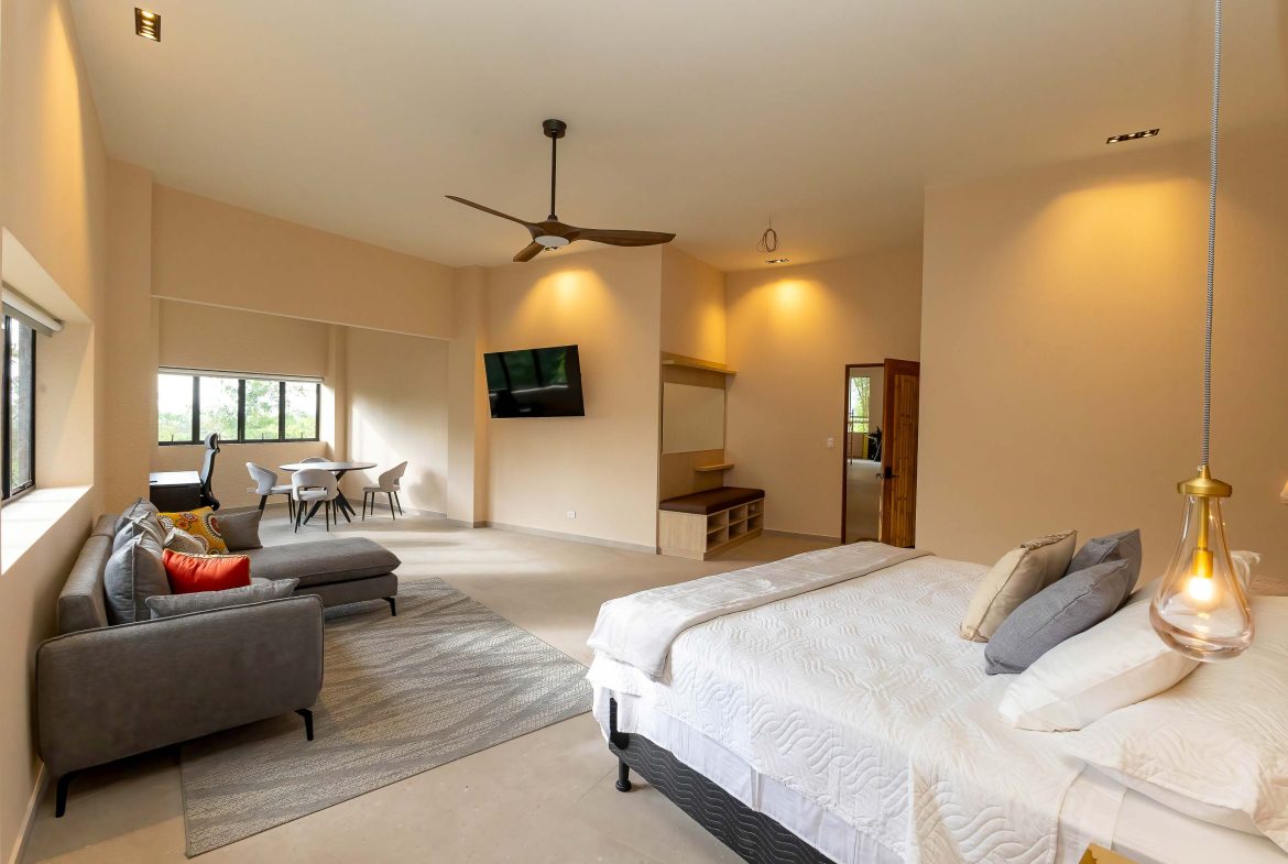 LUXURY VILLA PROPERTY WITH FIVE BEDROOM IN A GATED COMMUNITY, NEAR TO THE MARINA IN QUEPOS – 2.22 ACRES