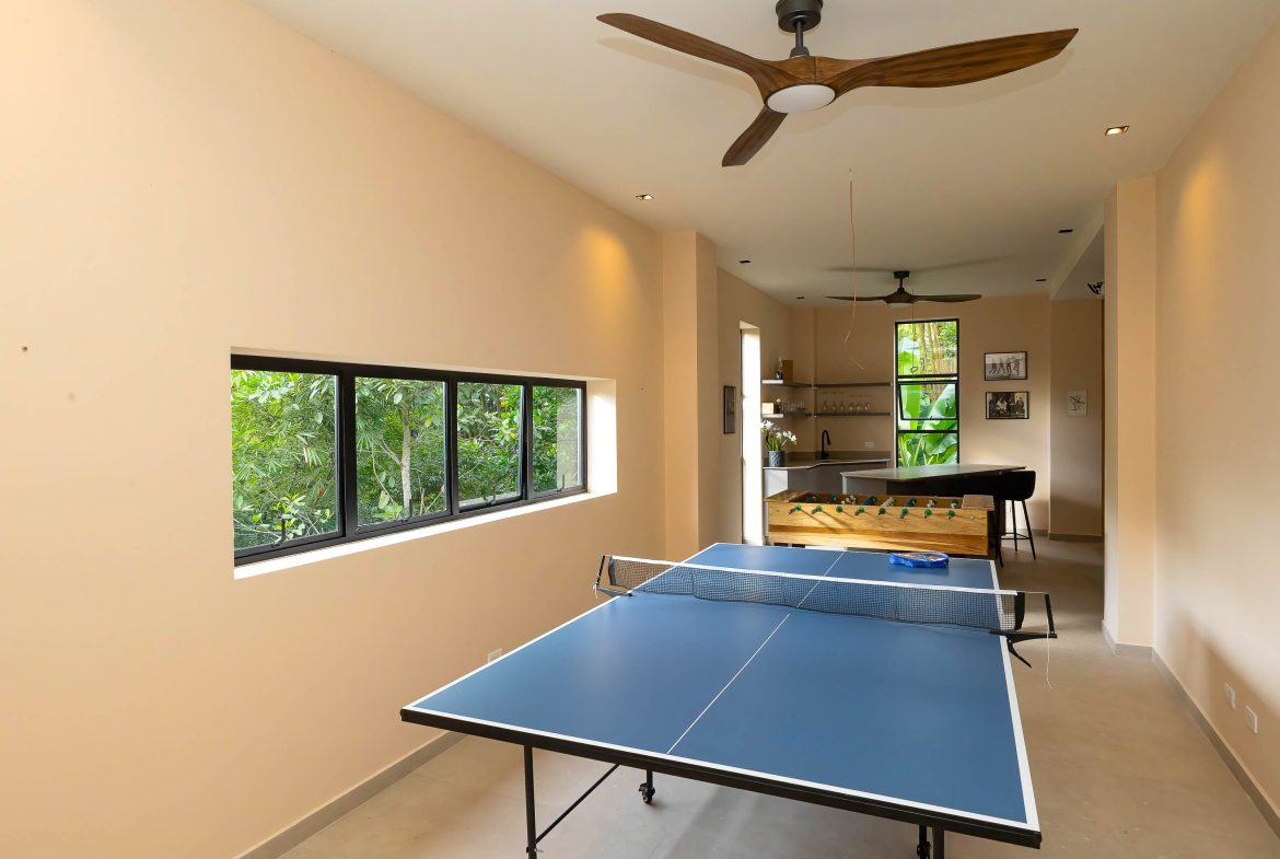 LUXURY VILLA PROPERTY WITH FIVE BEDROOM IN A GATED COMMUNITY, NEAR TO THE MARINA IN QUEPOS – 2.22 ACRES