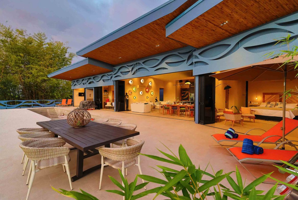 LUXURY VILLA PROPERTY WITH FIVE BEDROOM IN A GATED COMMUNITY, NEAR TO THE MARINA IN QUEPOS – 2.22 ACRES
