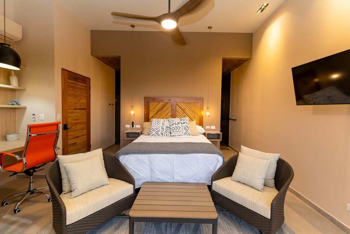 LUXURY VILLA PROPERTY WITH FIVE BEDROOM IN A GATED COMMUNITY, NEAR TO THE MARINA IN QUEPOS – 2.22 ACRES