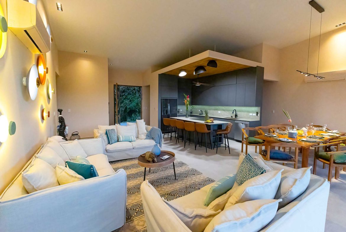 LUXURY VILLA PROPERTY WITH FIVE BEDROOM IN A GATED COMMUNITY, NEAR TO THE MARINA IN QUEPOS – 2.22 ACRES
