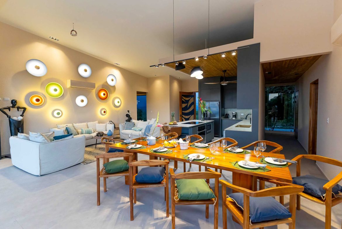 LUXURY VILLA PROPERTY WITH FIVE BEDROOM IN A GATED COMMUNITY, NEAR TO THE MARINA IN QUEPOS – 2.22 ACRES