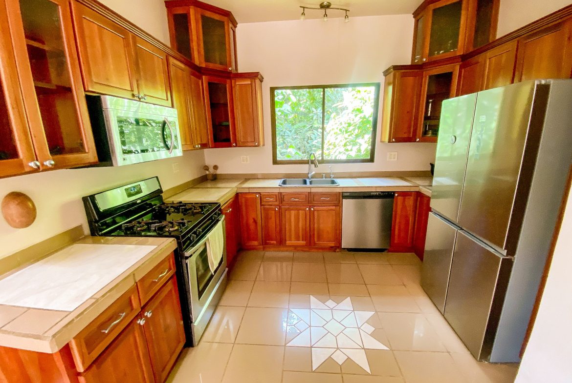PROPERTY WITH TWO FLOOR AND THREE BEDROOM WITH JUNGLE VIEWS, IN OJOCHAL – 3.5 ACRES