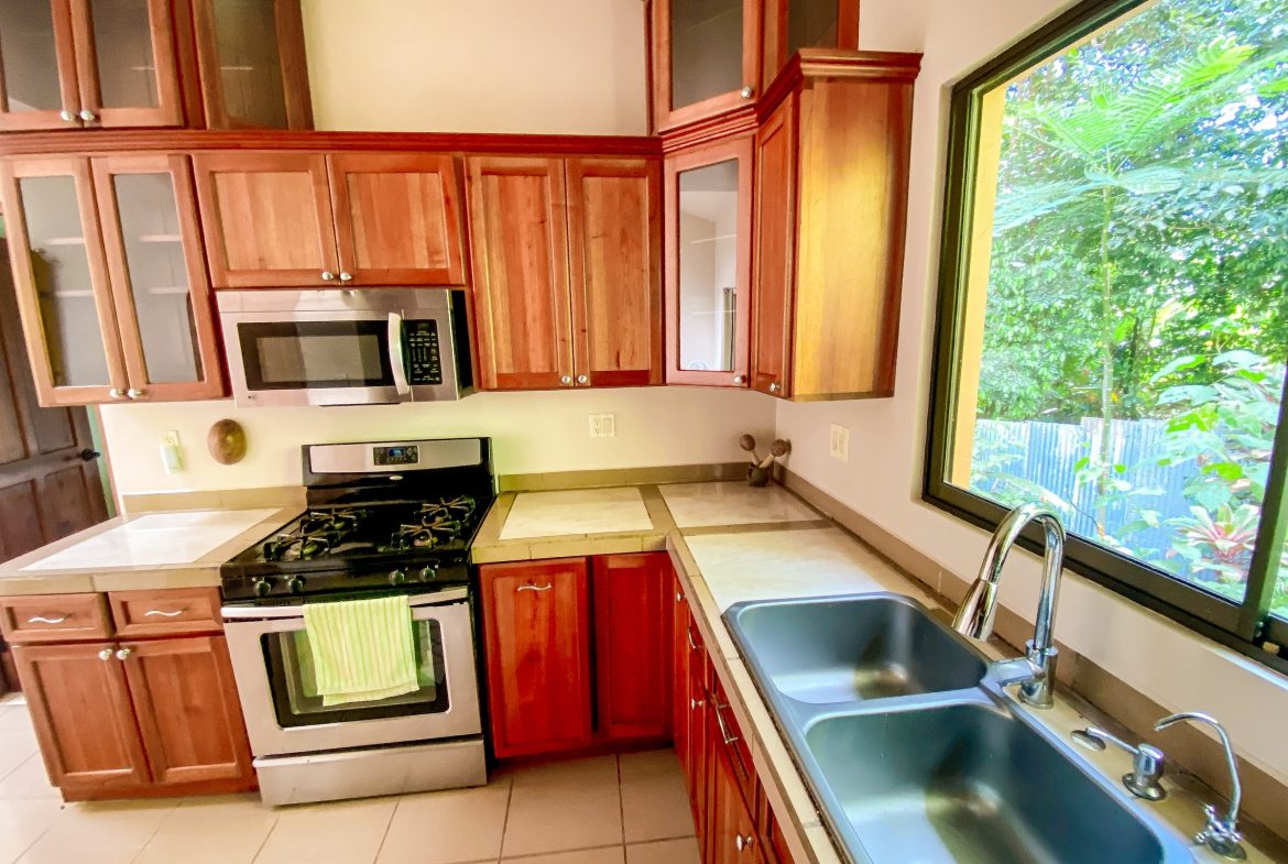 PROPERTY WITH TWO FLOOR AND THREE BEDROOM WITH JUNGLE VIEWS, IN OJOCHAL – 3.5 ACRES