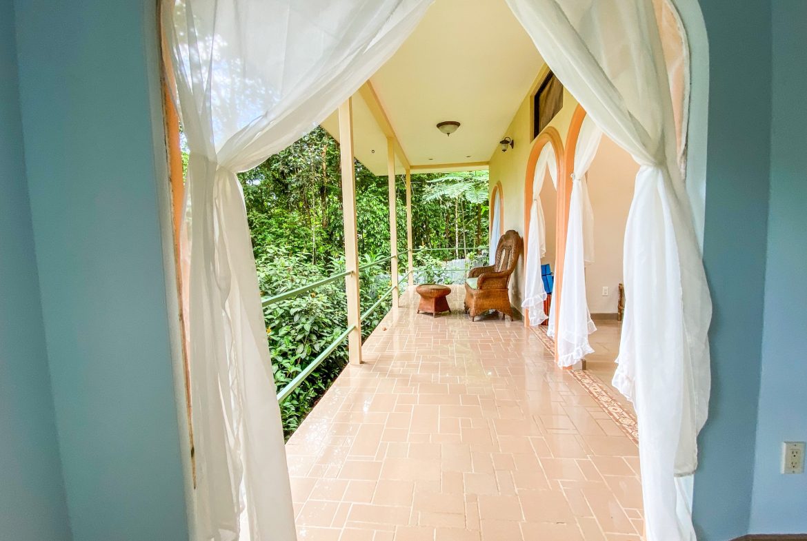 PROPERTY WITH TWO FLOOR AND THREE BEDROOM WITH JUNGLE VIEWS, IN OJOCHAL – 3.5 ACRES