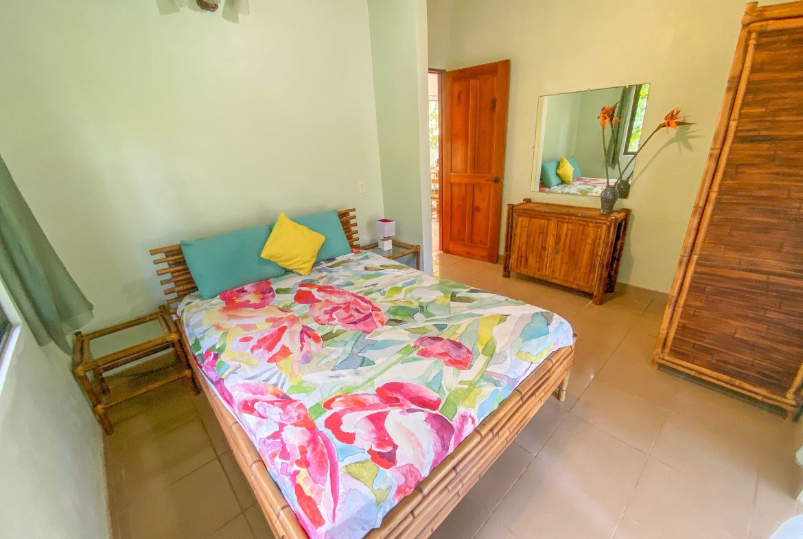 PROPERTY WITH TWO FLOOR AND THREE BEDROOM WITH JUNGLE VIEWS, IN OJOCHAL – 3.5 ACRES
