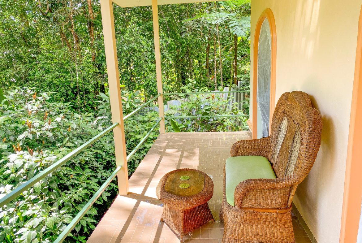 PROPERTY WITH TWO FLOOR AND THREE BEDROOM WITH JUNGLE VIEWS, IN OJOCHAL – 3.5 ACRES