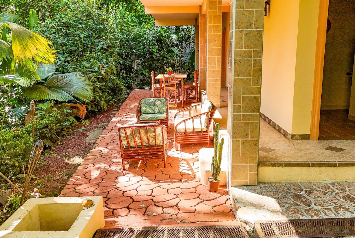 PROPERTY WITH TWO FLOOR AND THREE BEDROOM WITH JUNGLE VIEWS, IN OJOCHAL – 3.5 ACRES