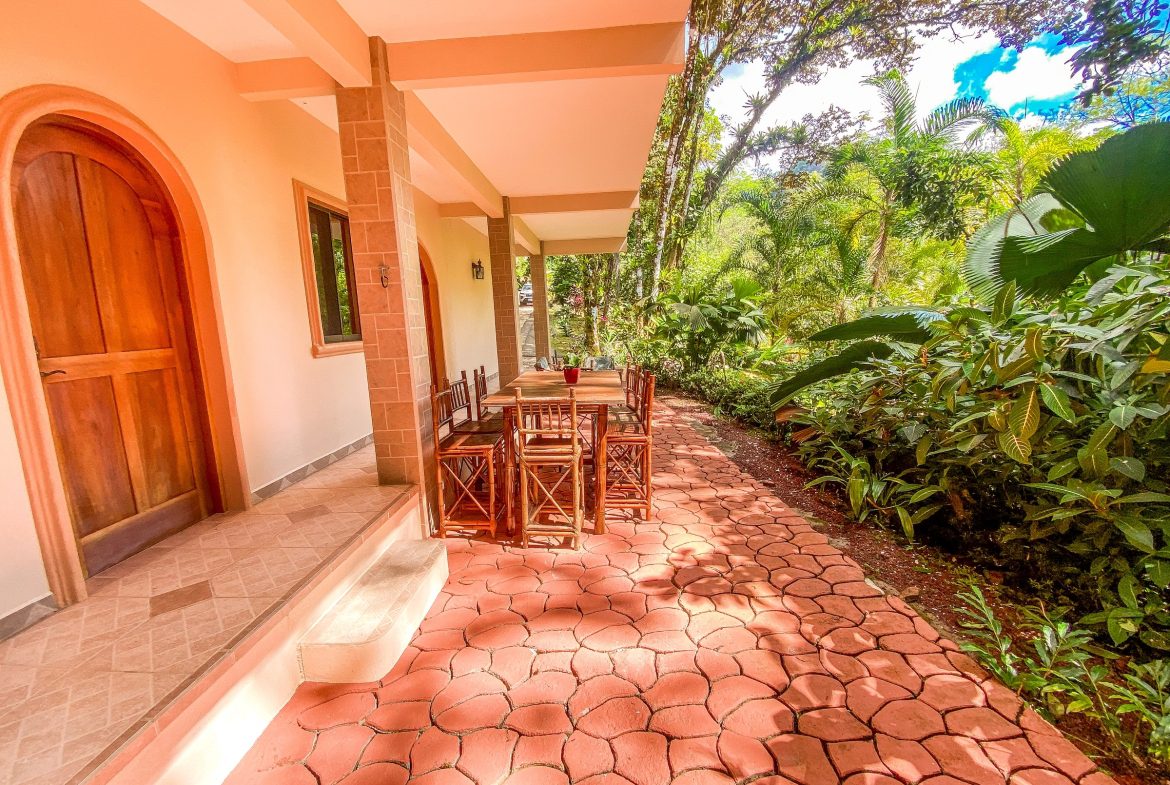 PROPERTY WITH TWO FLOOR AND THREE BEDROOM WITH JUNGLE VIEWS, IN OJOCHAL – 3.5 ACRES