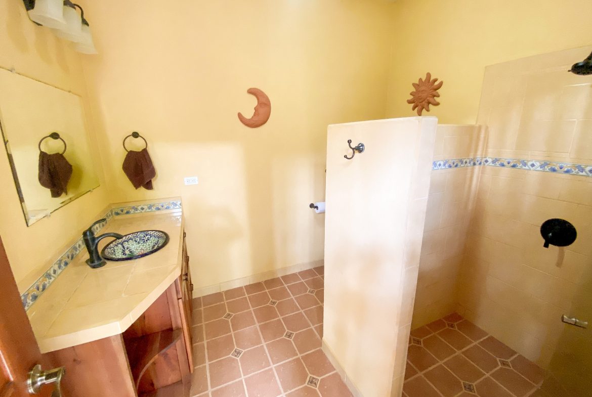 PROPERTY WITH TWO FLOOR AND THREE BEDROOM WITH JUNGLE VIEWS, IN OJOCHAL – 3.5 ACRES