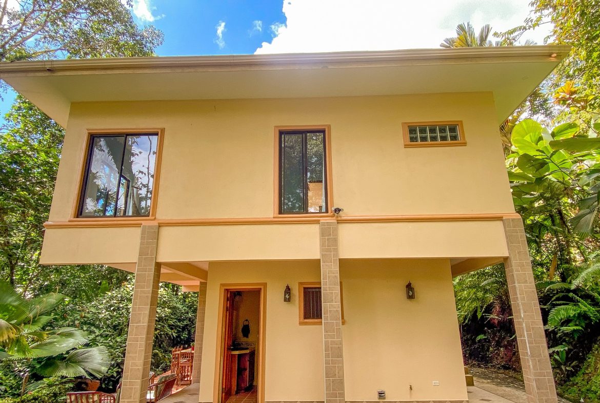 PROPERTY WITH TWO FLOOR AND THREE BEDROOM WITH JUNGLE VIEWS, IN OJOCHAL – 3.5 ACRES